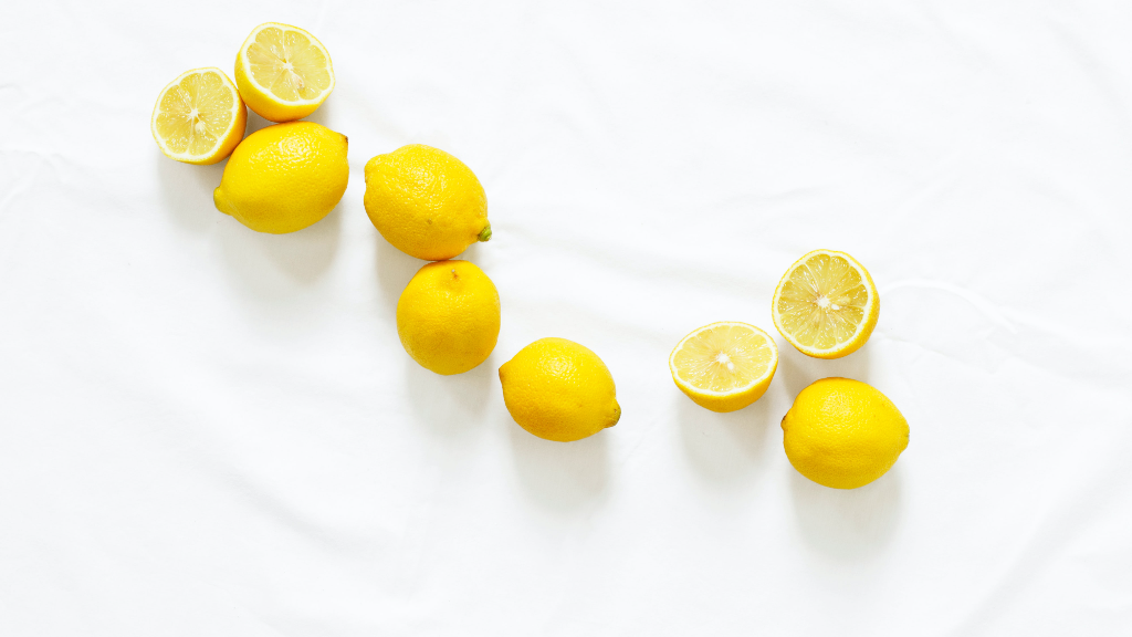 Collection of whole and sliced lemons